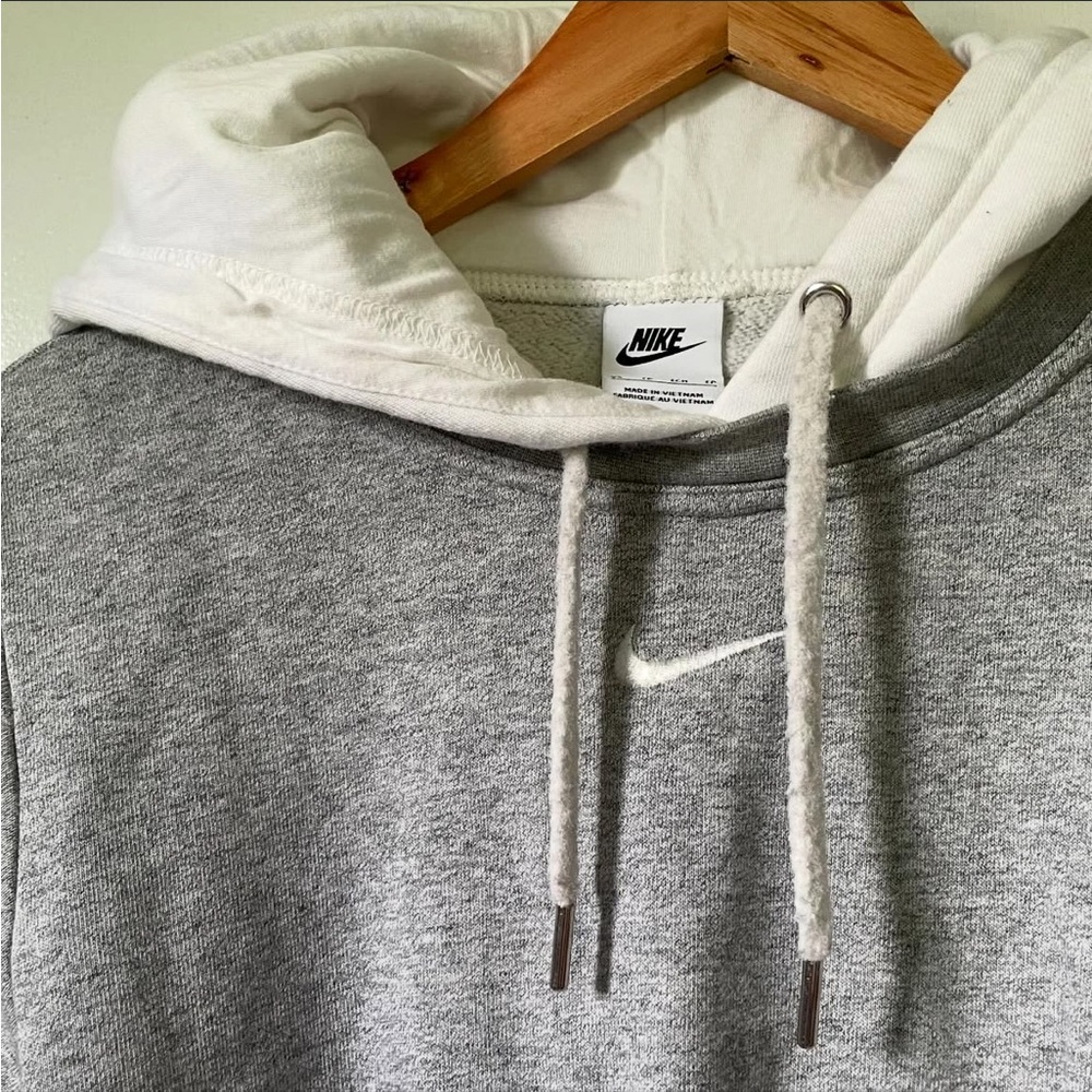 Nike Heather Gray and White Sweatshirt